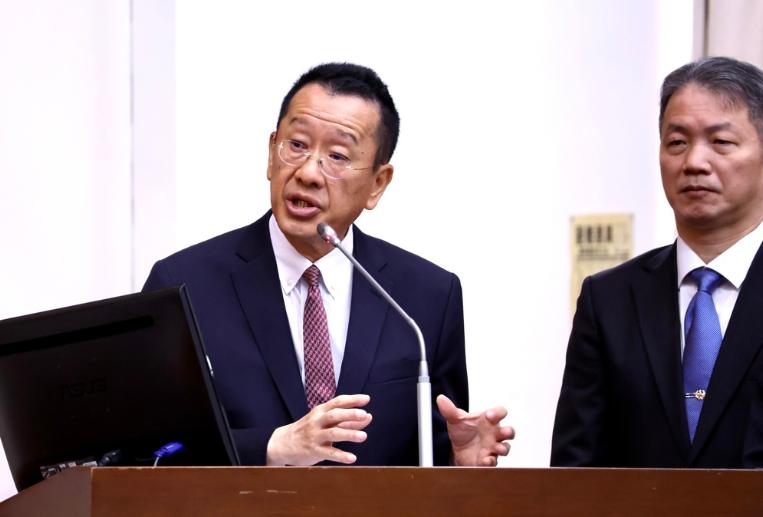 8亿救命钱竟成军购提款机？5月27日，台“防长”顾立雄亲口证实，海马斯火箭炮的8