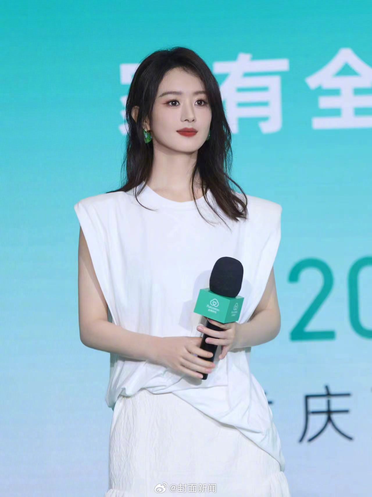 6月22日，赵丽颖亮相 #家有全棉更舒适# 品牌活动。作为全棉时代家纺居家服饰全