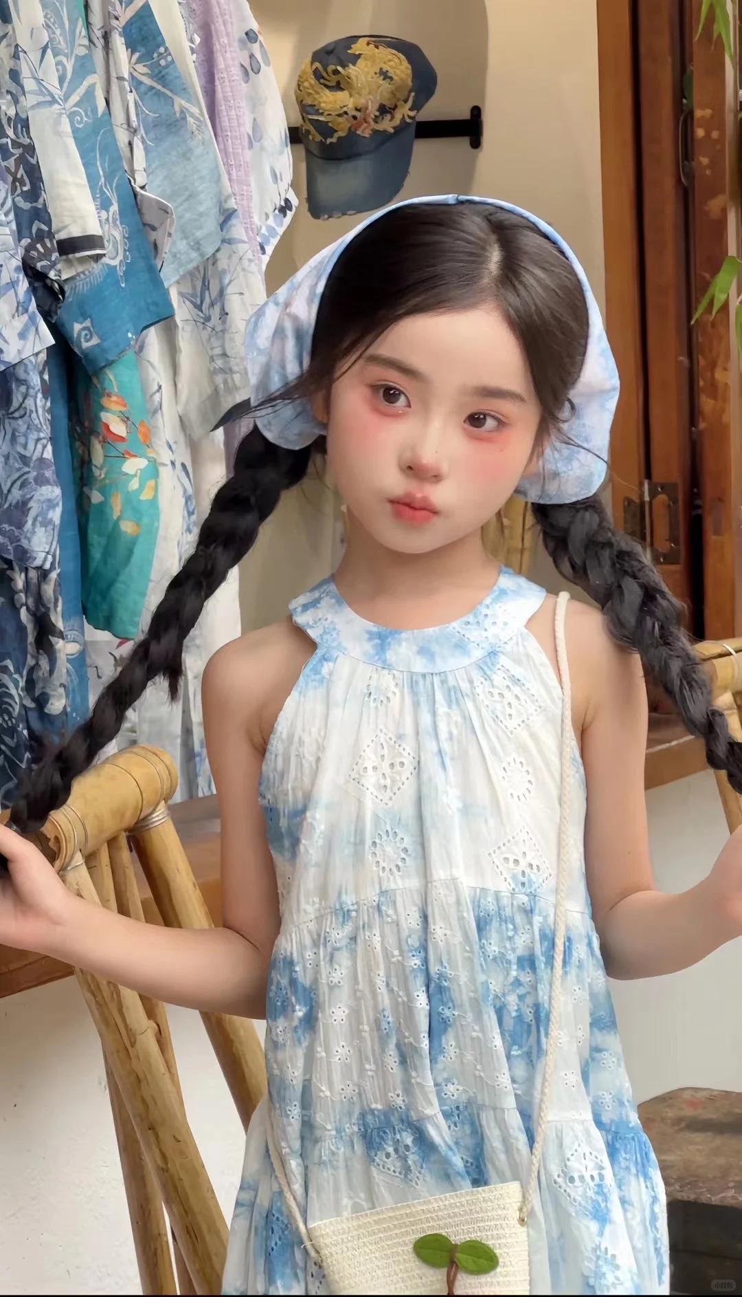 带女儿来云南体验扎染顺便拍了个写真💙