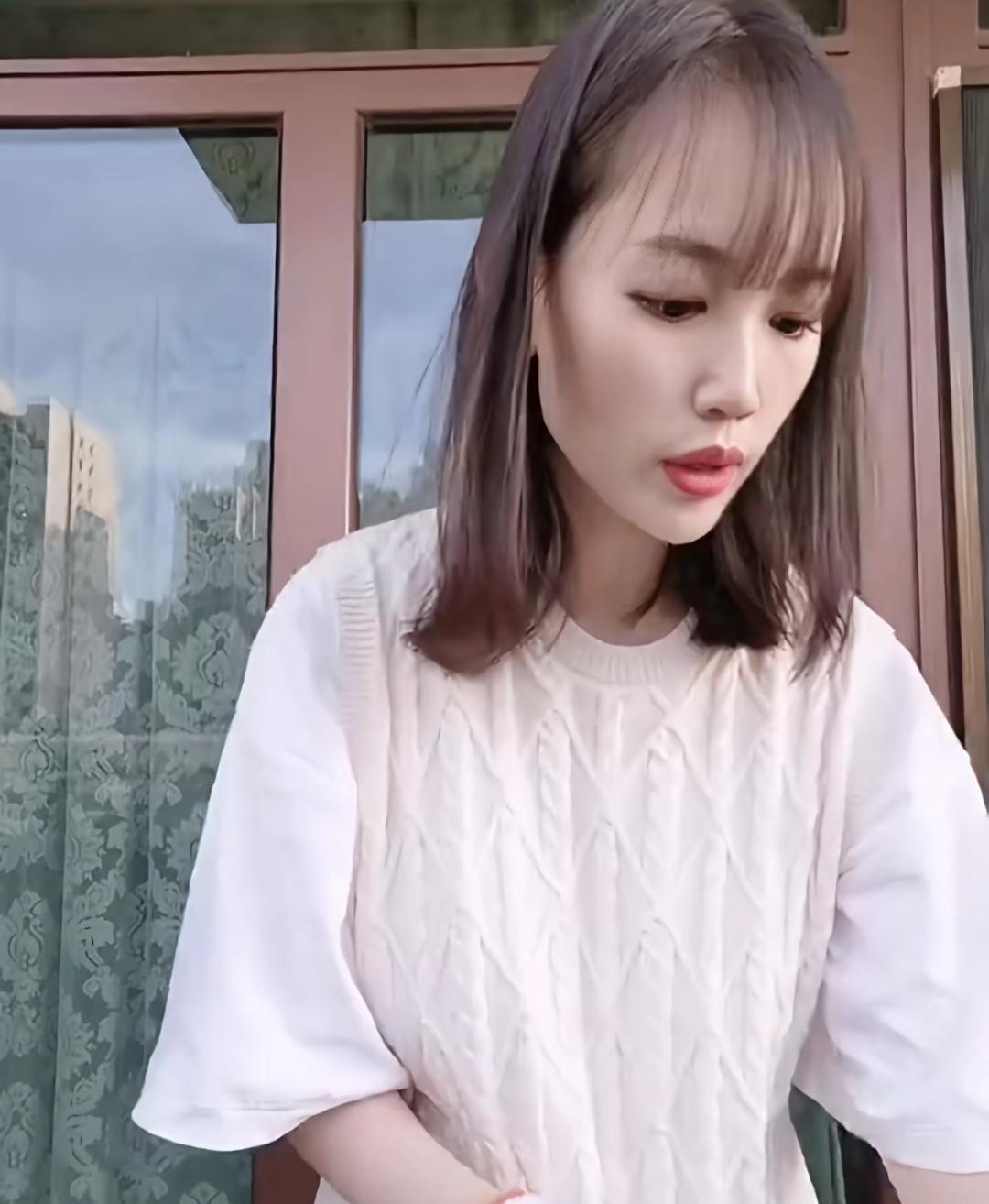 马蓉发文说，
对当年的事后悔了，
都是因为当年太年轻，
不懂事，
毁了自己的家庭