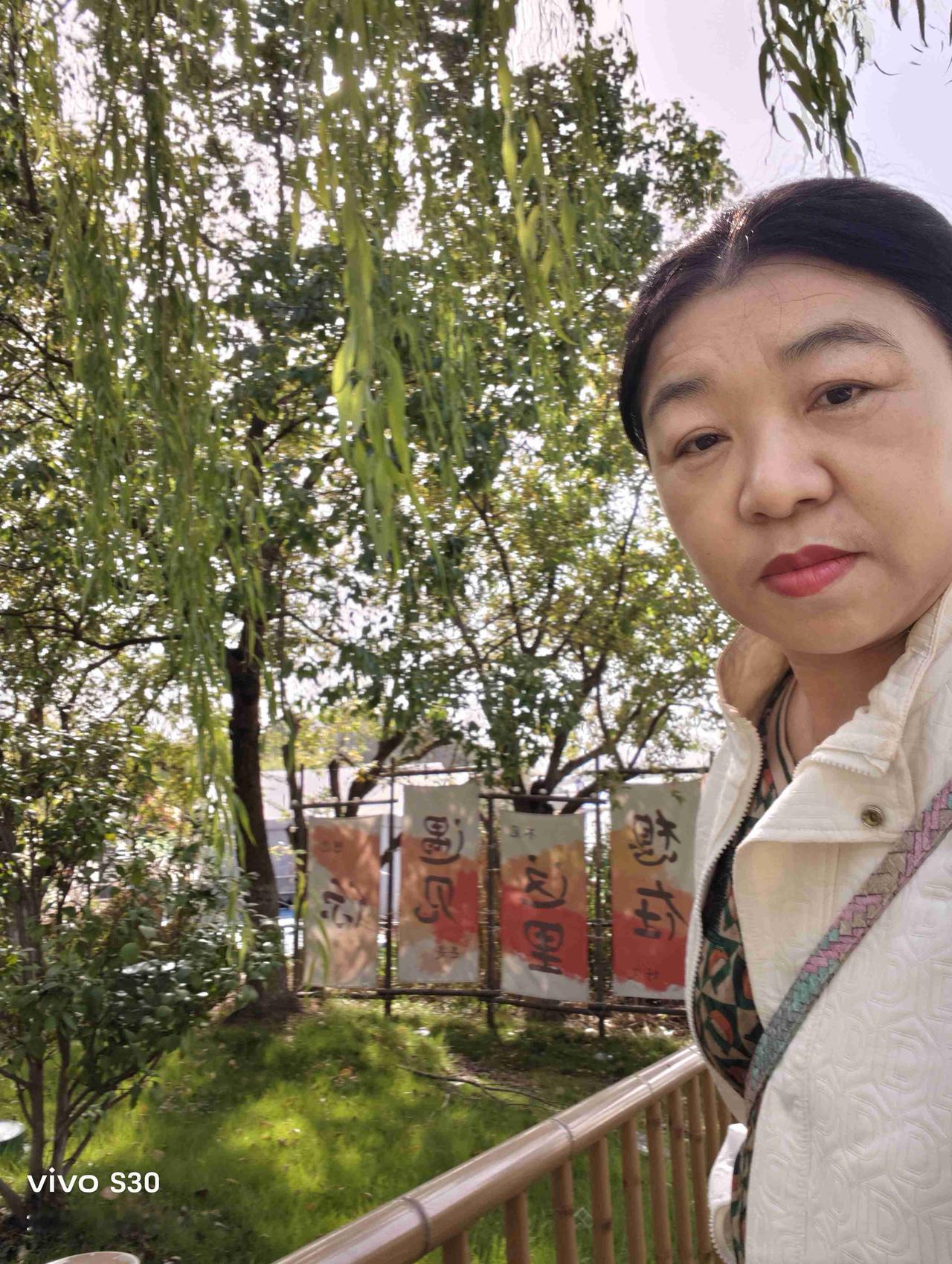 我的今日状态：😁轻松愉快
我这里的天气：☀️晴天今天也很幸福的