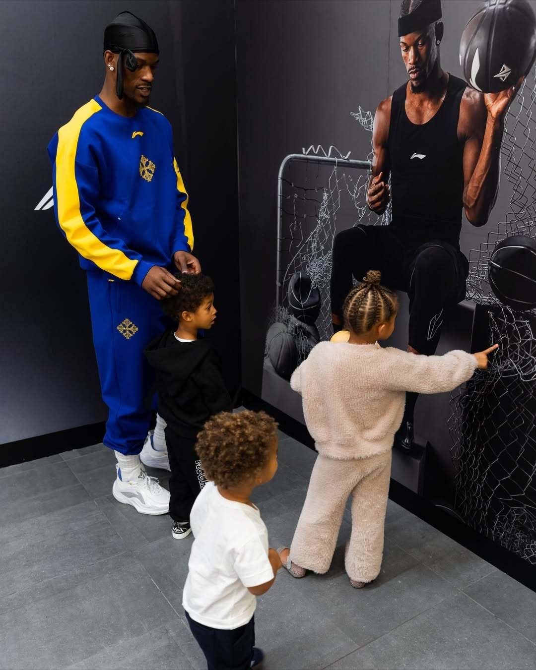 巴特勒ins更新的三小只❤️