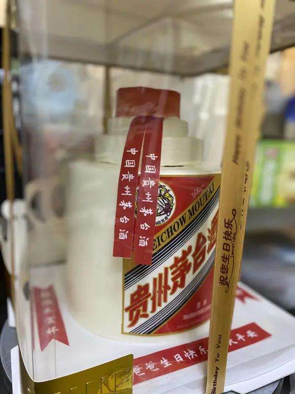 这起事件发生在贵州铜仁，一位老板在直播间被“套路”下单，花26万买回600多件假