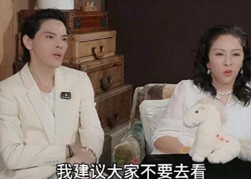 向佐说：“《功夫女足》，建议大家不要去看。”

向太赶紧打断：“一定要去支持一下
