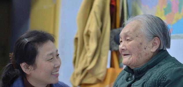 1998年，雇主对79岁的住家保姆高玉清说：“您都这么大年纪了，不要做了，我们重