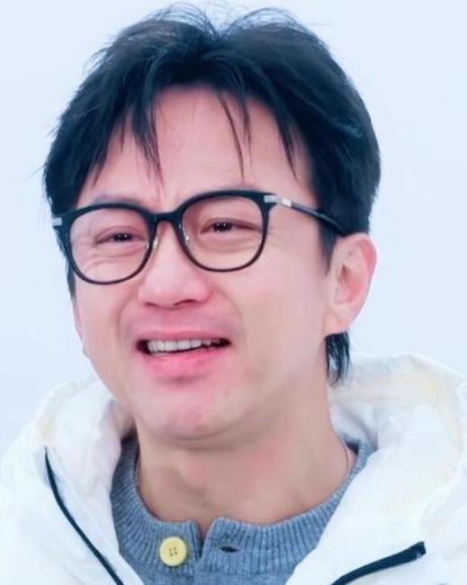 6月21日，《哈哈哈哈哈》第六季收官，节目在长白山设置了读网友心愿环节。邓超在朗