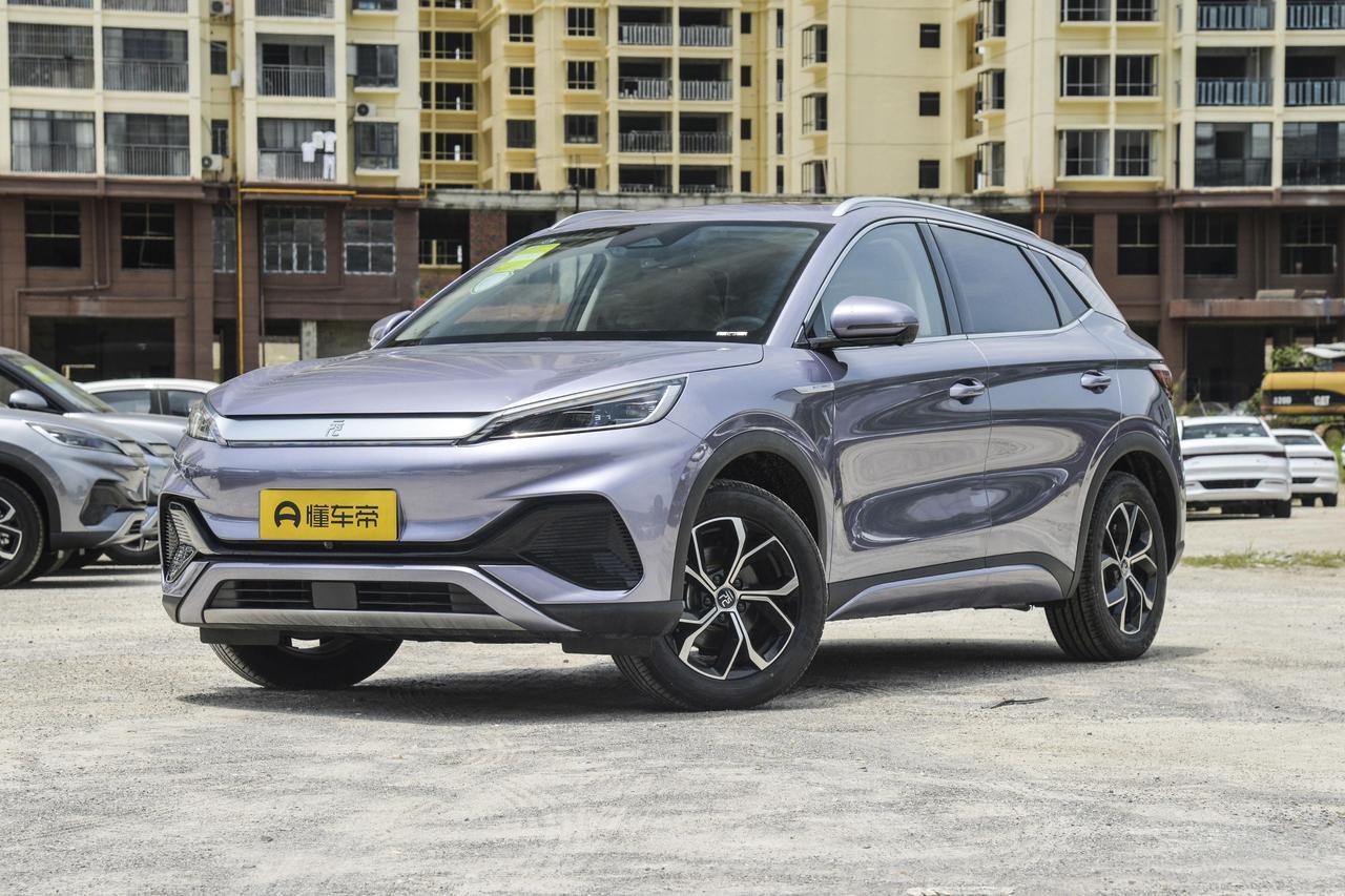 比亚迪元PLUS定位紧凑型SUV，官方指导价11.98-16.38万，搭载DiL