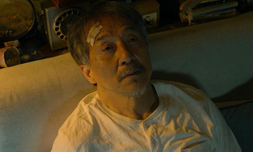 成龙回应龙叔老了 年轻时为电影拼命，年长为角色掏心。在《过家家》里，他只是一个需