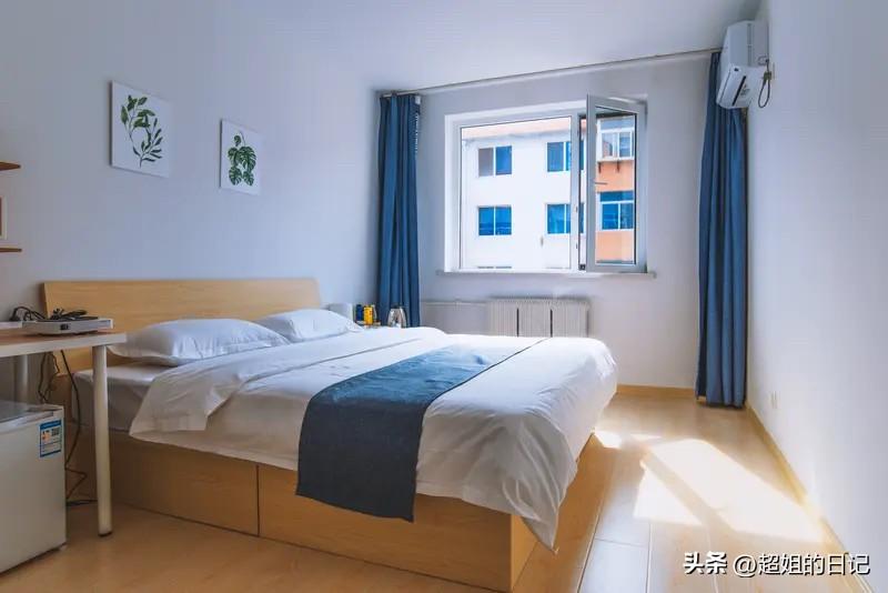 跟我弟弟商量好了，准备买一层，一共九间房子，都是小户型，做日租房。
我弟弟饭店最