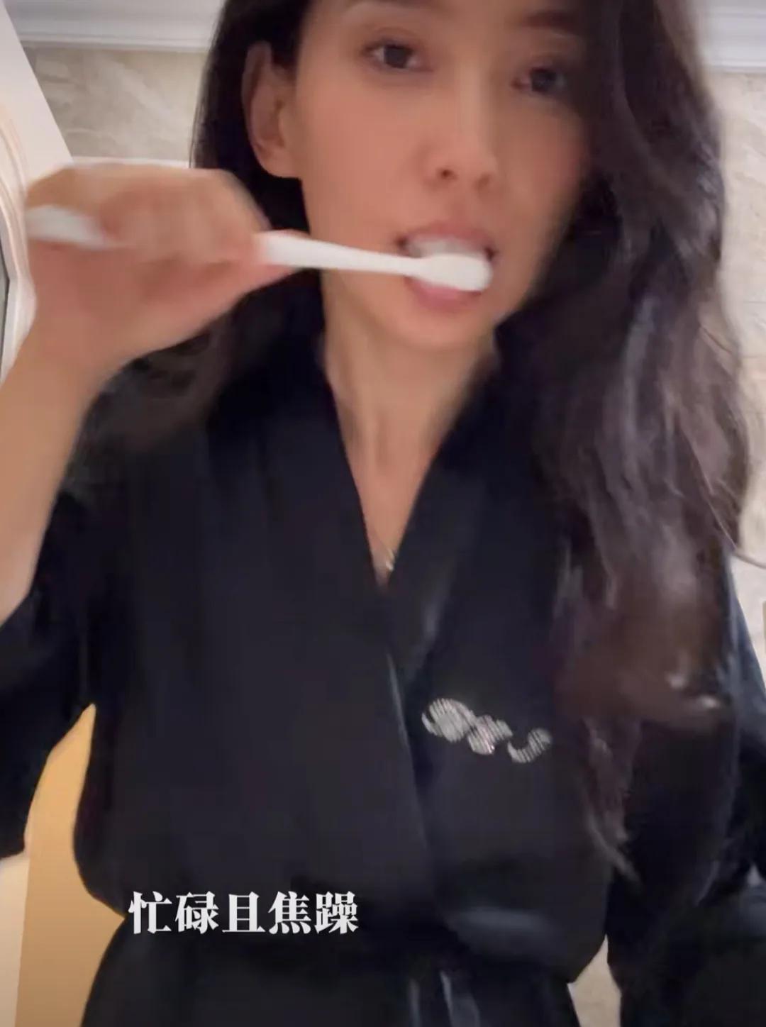 森林北发生活碎片vlog，网友评论：姐姐又来装模做样了；都不是单身了，还在网络释