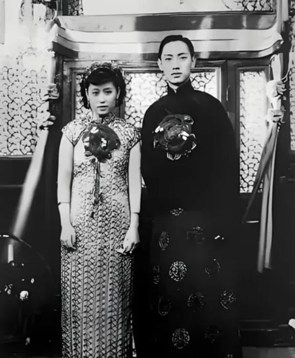 京剧大师张君秋，想再娶20岁女学生。原配妻子气得跑回娘家，一周后却回来。可不久后