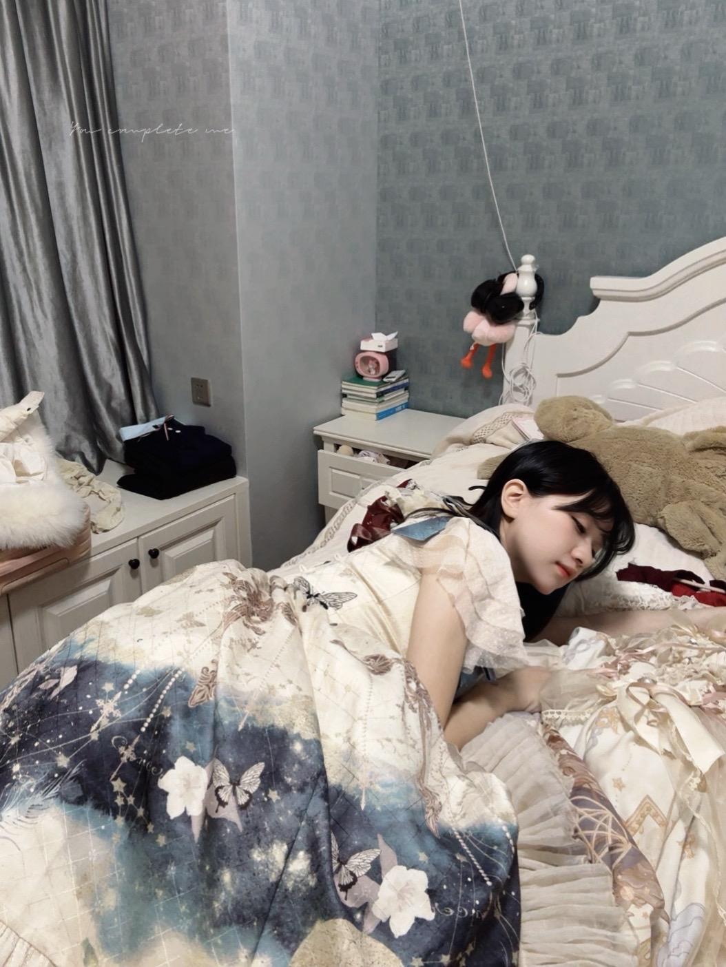 我的少女时代是和Lolita一起度过的。那时候总是自卑，对着镜子叹了又...