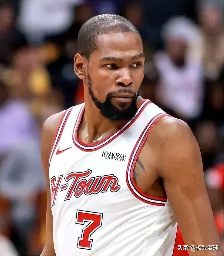 火箭老将杜兰特真是大言不惭啊！
坦言要像乔丹一样让对手感到恐惧。
 
今日，据N