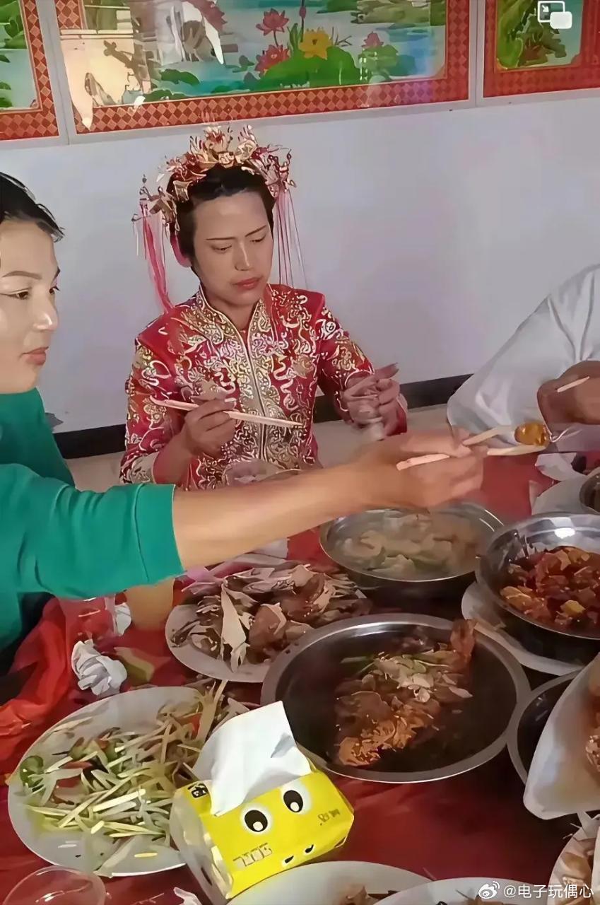 说实话，我可以上门 ，但不能接受穿这个糟践自己！ 