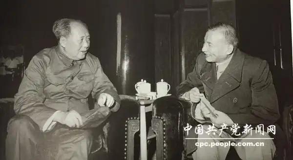 1962年，陈云向毛主席反映情况，提到分田到户的建议时表示，只要群众受益，国家最