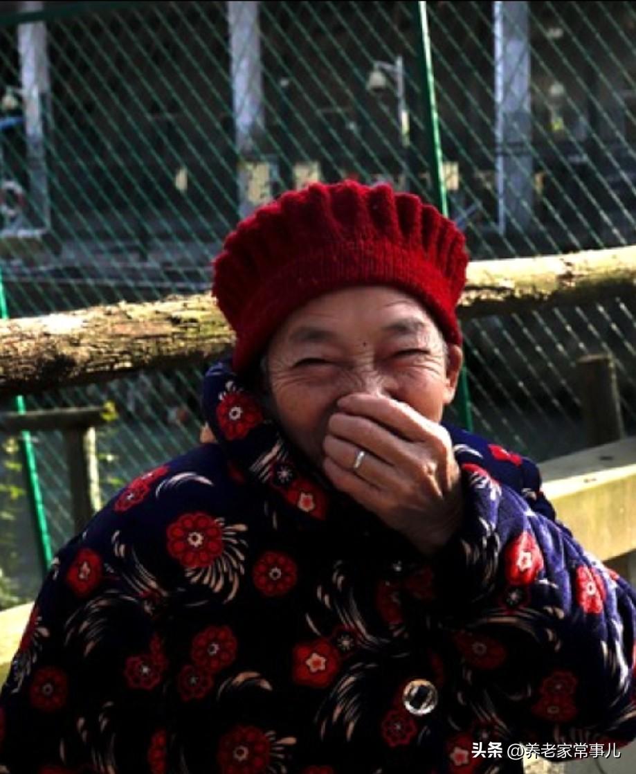 93岁姜奶奶身体硬朗，饮食习惯让人意外
 
姜奶奶93岁高龄身体依旧硬朗，精神头