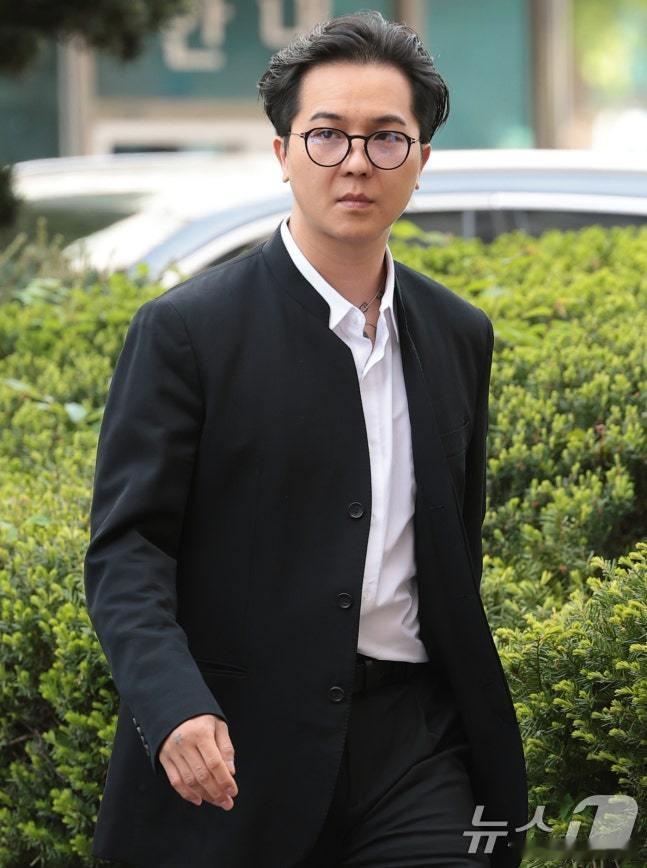 宋旻浩或再服役102天 据韩媒，韩国兵务厅方面表示，针对因违反《兵役法》被移交审