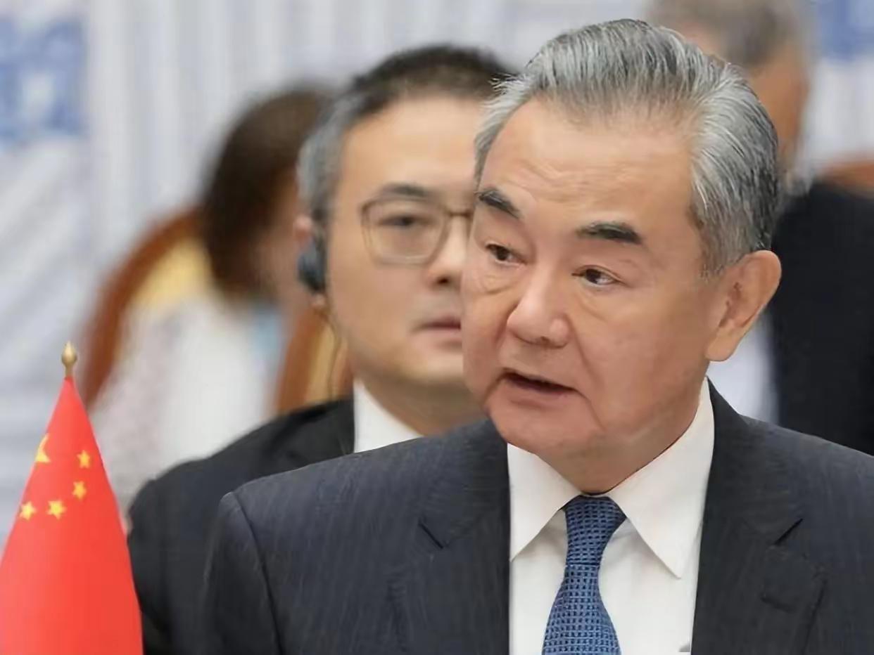 中国跟伊朗的通话已经结束了
中国不派兵，却给了伊朗最实在的支持。这股力量不用枪炮