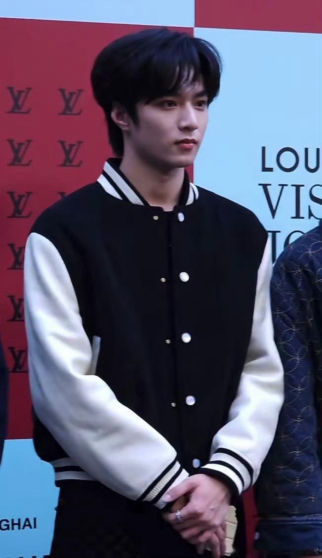 刘耀文这个狼感很对了 LV大秀 ​​​