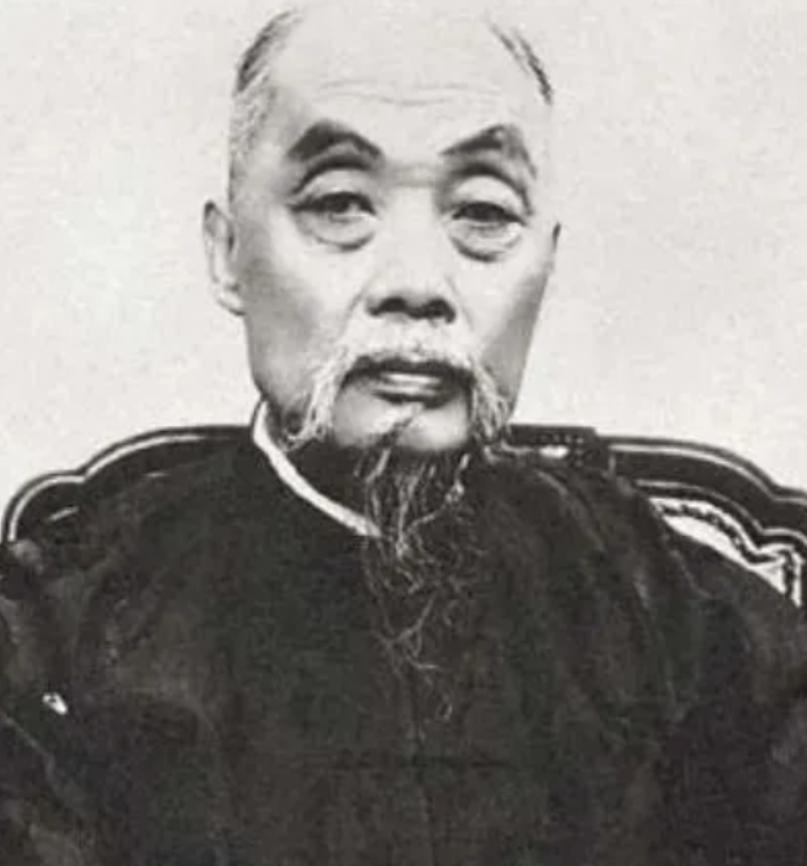 1897年，为了延续张家香火，张謇在原配妻子的安排下，纳了一房小妾，可小妾迟迟不