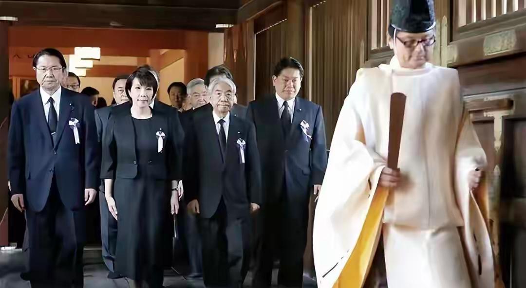 高市早苗应该不会在26日拜日本的靖国神社。
亚洲反对声浪挺大。
高市早苗才主政2