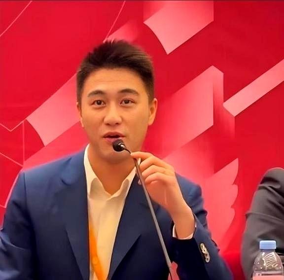 4月份，29岁的香港青年何猷君，在哈佛大学演讲时，对着中国留学生撂下一句大实话：