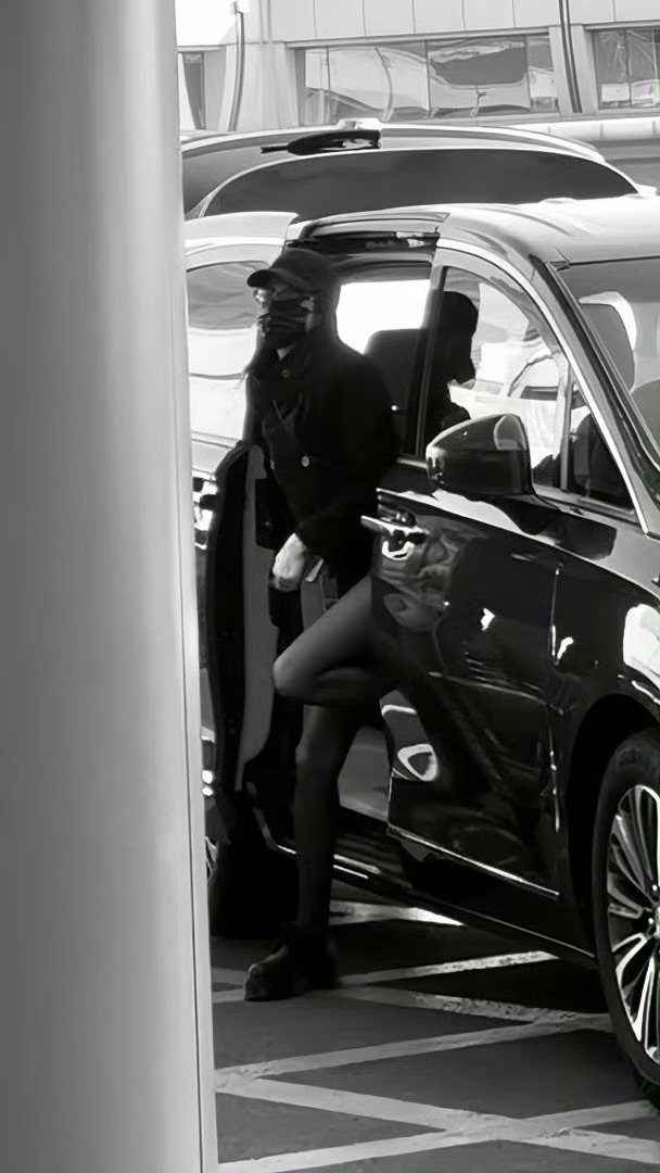 迪丽热巴黑丝长腿还得是热巴啊