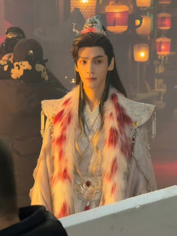 罗云熙唐俪辞和丁禹兮卫韫都发了各自的剧收官文，每个角色都是独一无二的谢谢你们演活