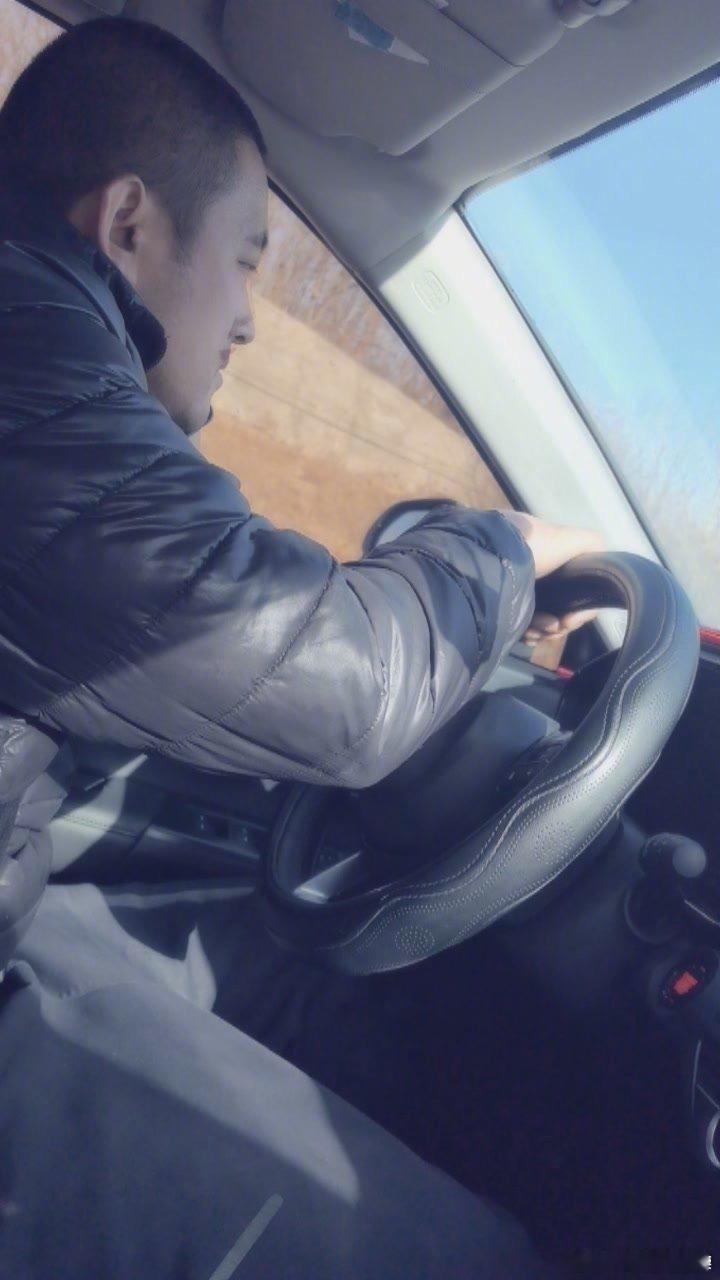 我如果遇到这种残暴的底层只能给钱，其实没什么办法。我是普通人，遇到这种残暴的底层