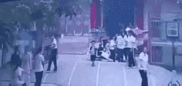 昨天发生了一起让人震惊的案件……

一位年仅25岁的青年，因为一起看似交通事故的