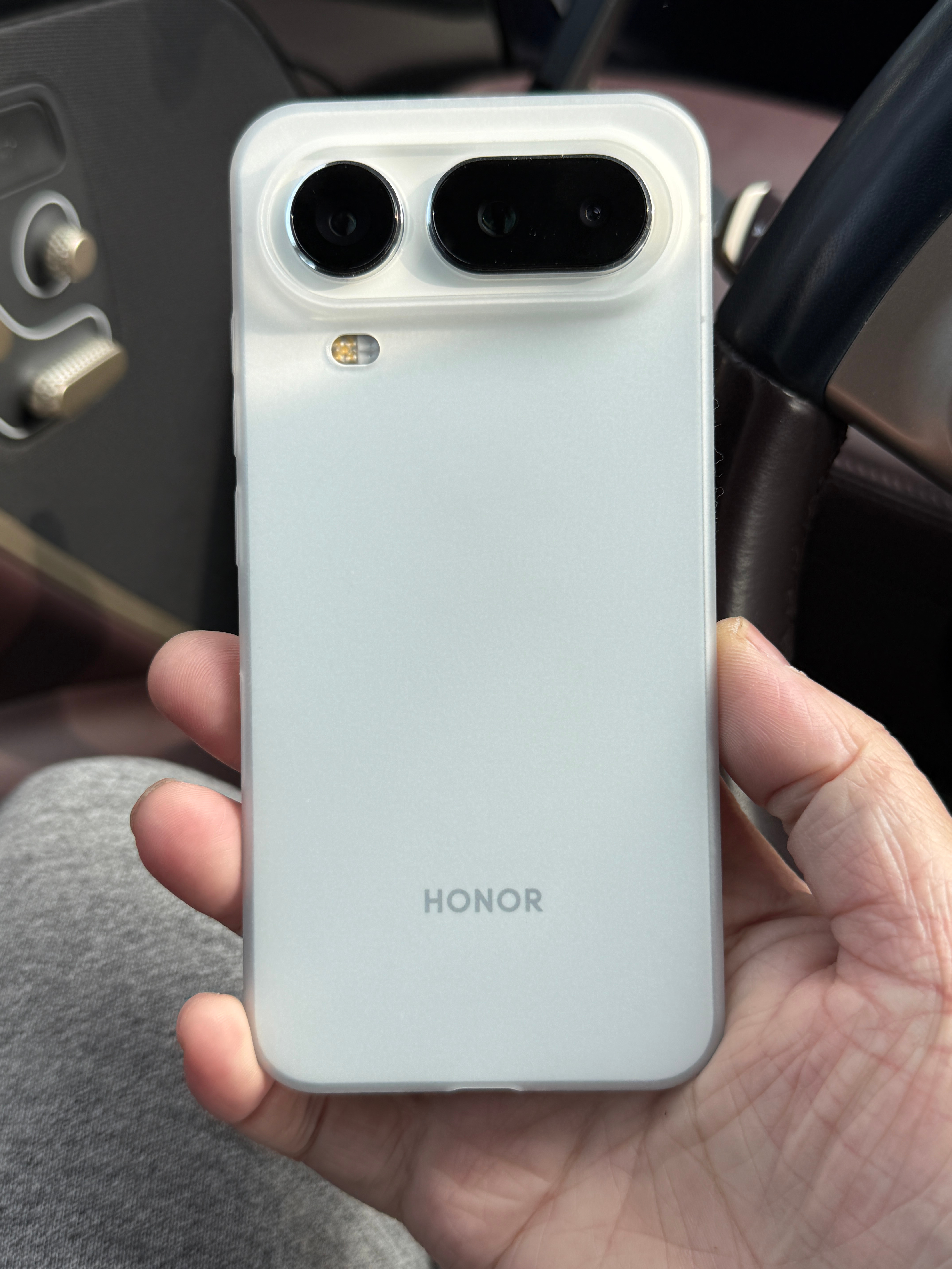 荣耀 Magic8 Pro Air 的超薄壳销量快800个了玻璃 AR 膜也卖了