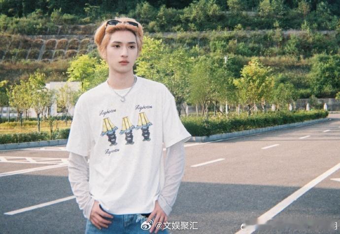 #严浩翔说胶片机送来了新惊喜##严浩翔胶片感plog# 严浩翔的胶片照片充满了艺