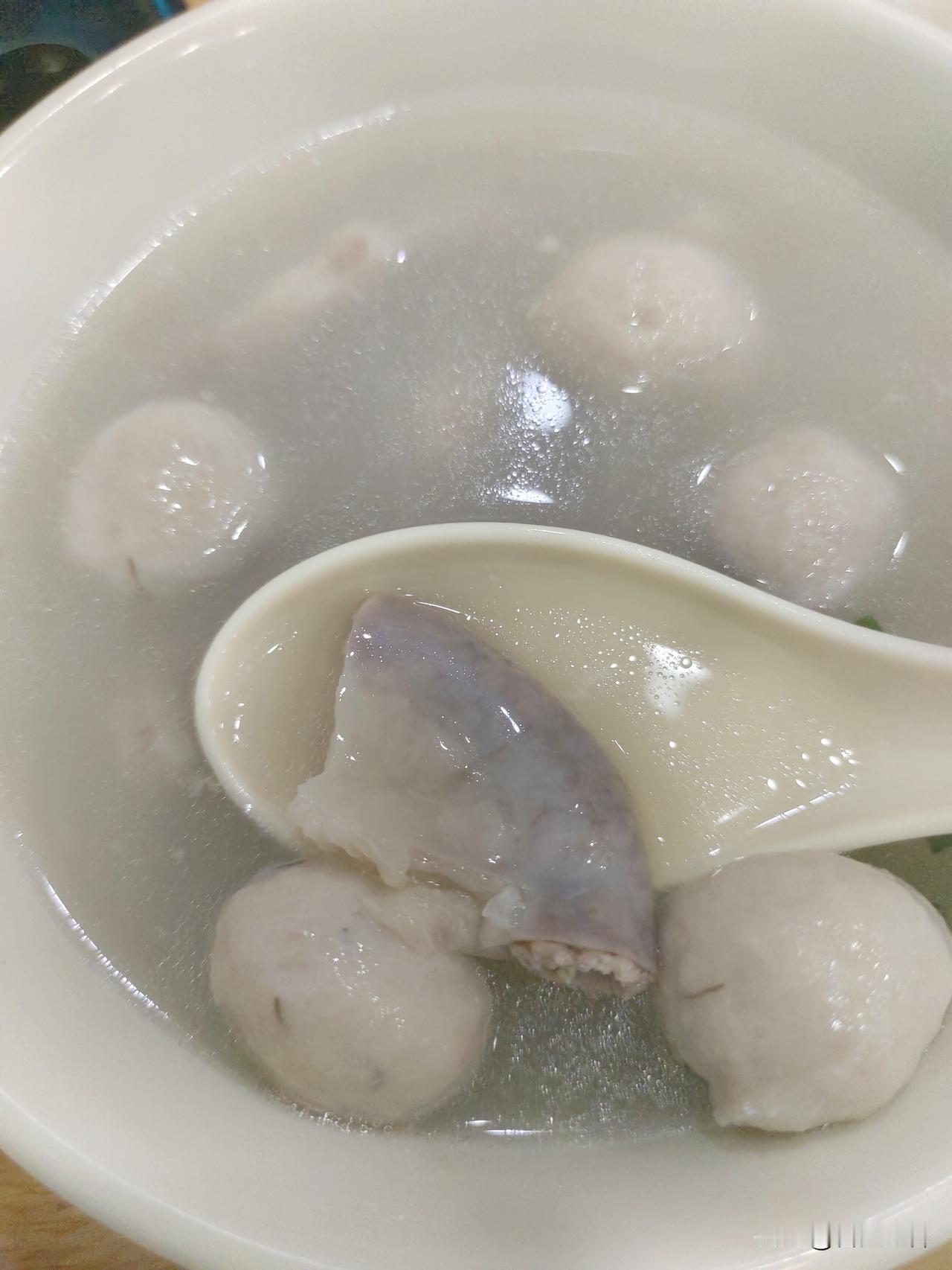 分享我在浙江绍兴柯桥的旅行生活，一日三餐！
在柯桥一家闽南餐饮店，点了一份双拼肉