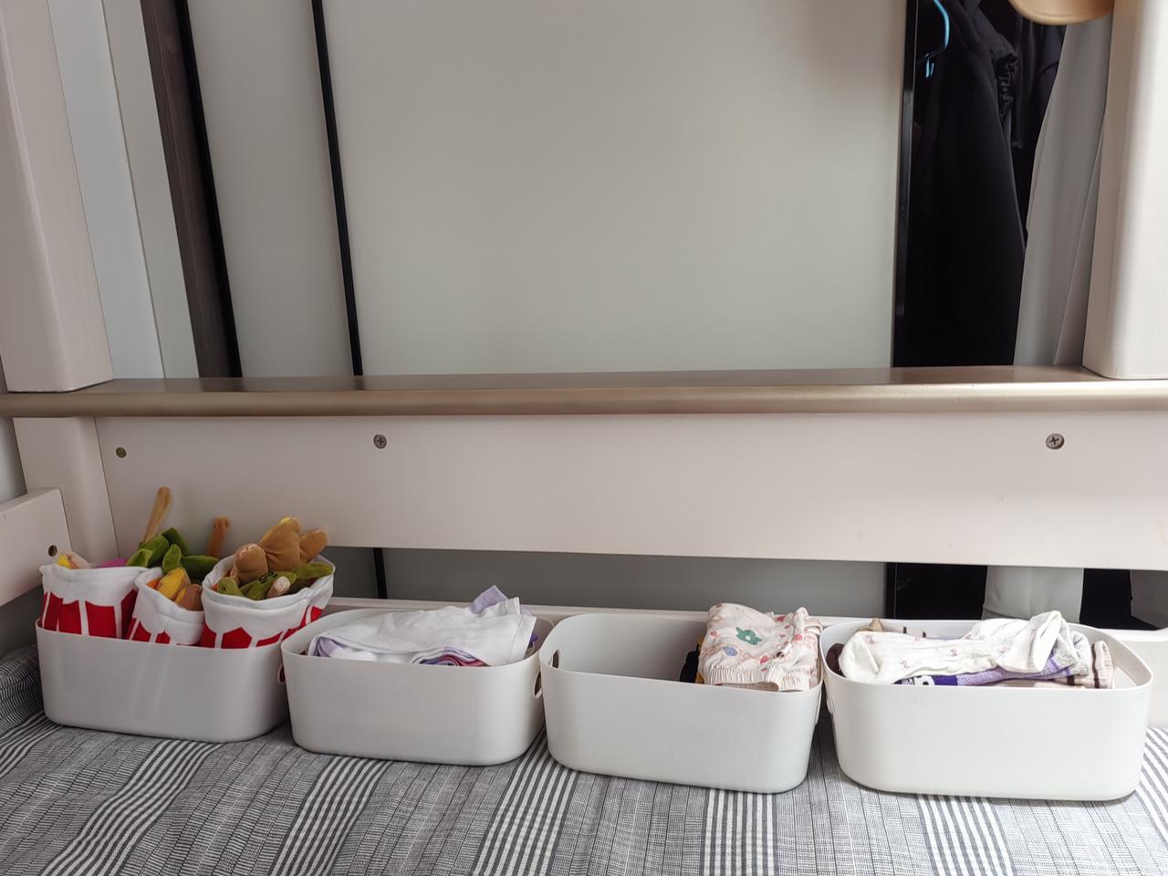 又是八点半起床。
     把大饼用洋葱头，鸡蛋炒了。孩子们九点半才起床，还要是