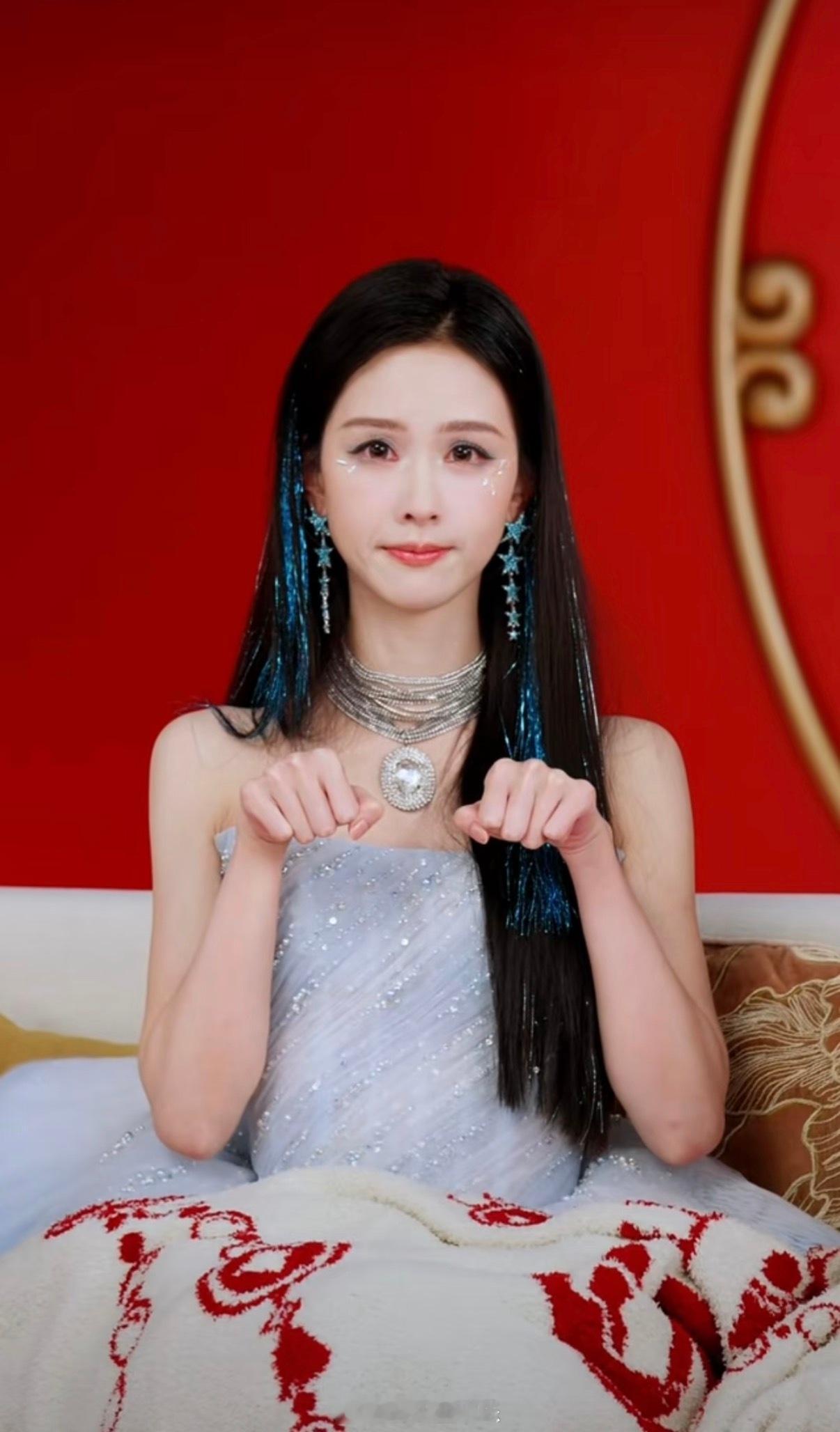 陈都灵表情包模仿陈都灵蓝色挑染纱裙造型 小嘟嘟美而萌之☺️ 