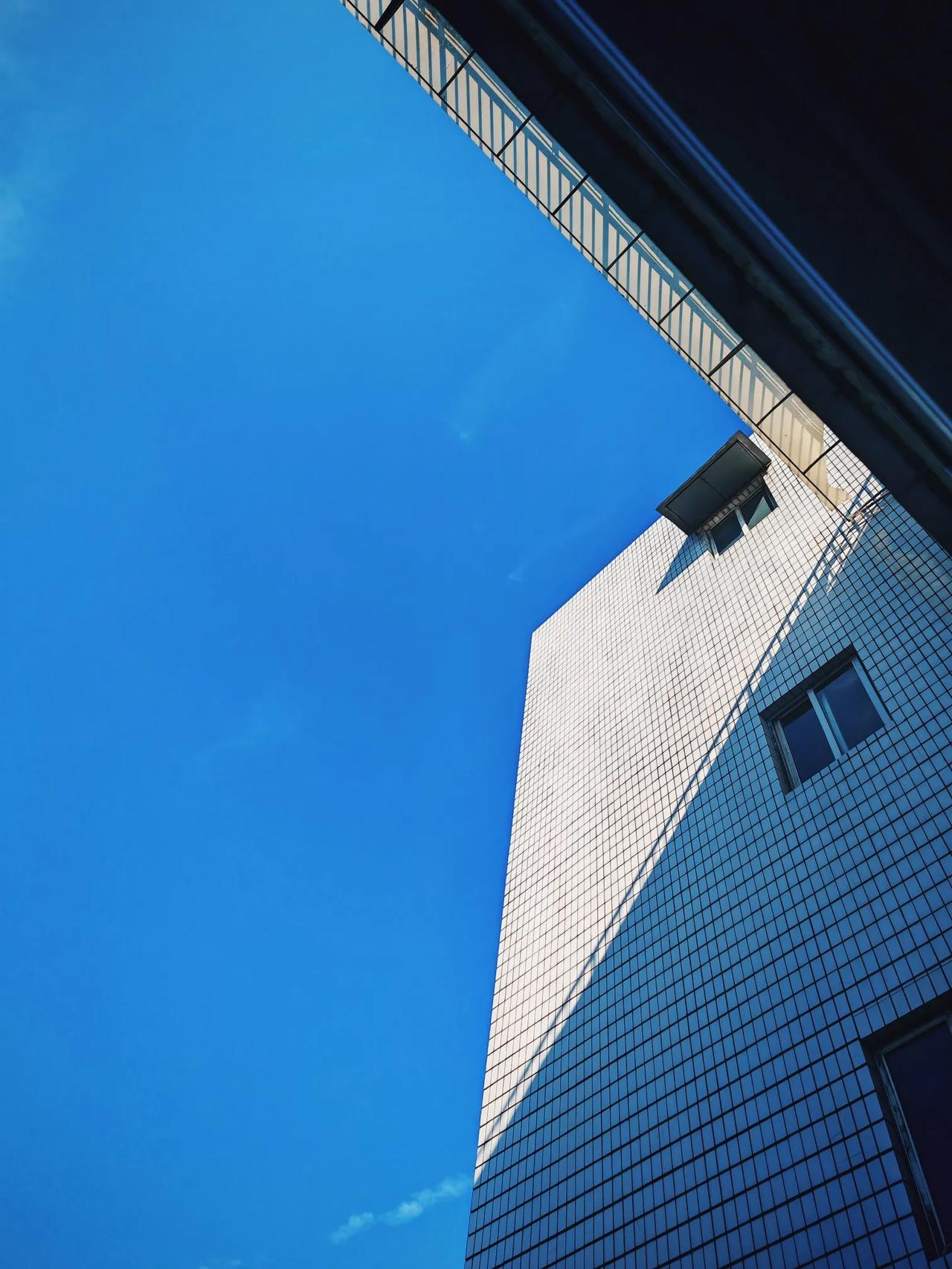 一刀难剪蓝秋天 #秋日随拍# #随手拍张照#