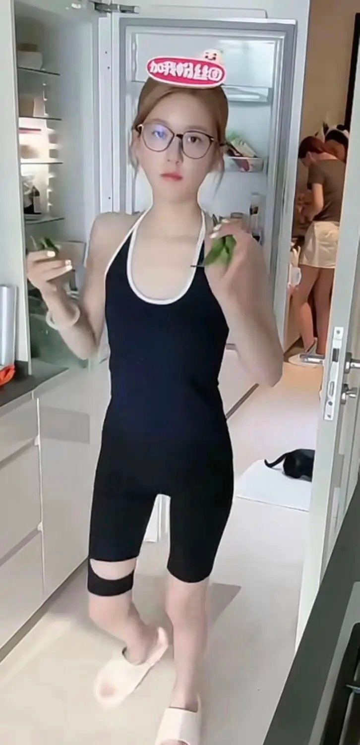 这是赵露思真正的身材比例吗？ 