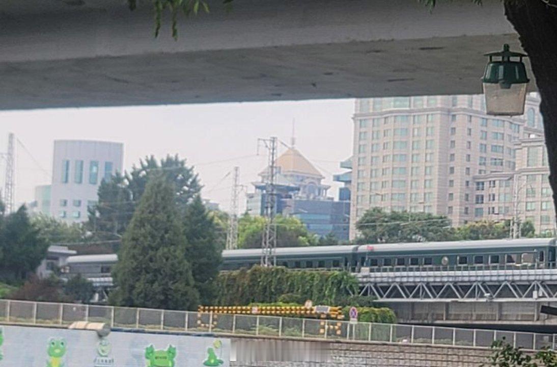 金正恩抵达北京金正恩乘坐的火车抵达北京 ​​​
