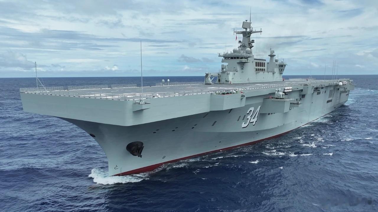 海军湖北舰舰艇编队辗转多个海域开展高强度、多课目实战化训练 