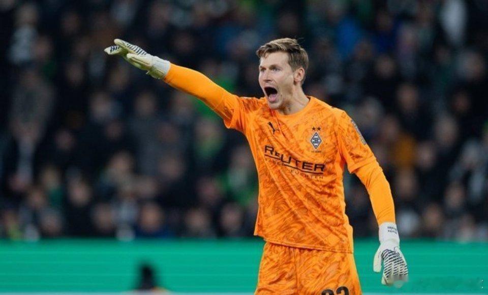 据德国天空体育记者Patrick Berger报道，为了应对球队主力门将埃米利亚