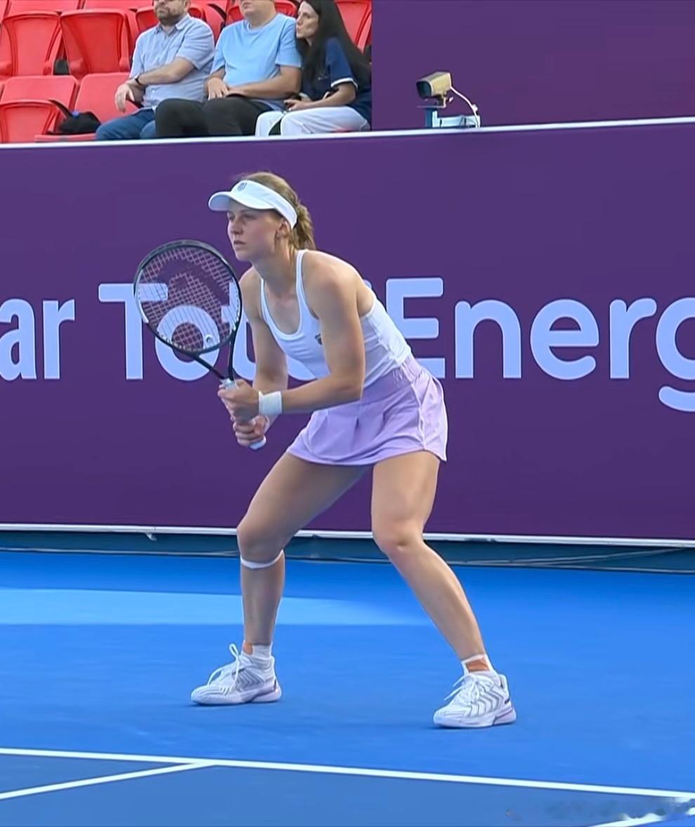 萨姆索诺娃又来一遍澳网的剧本……打了差不多3小时，决胜盘打了88分钟，浪费3个赛