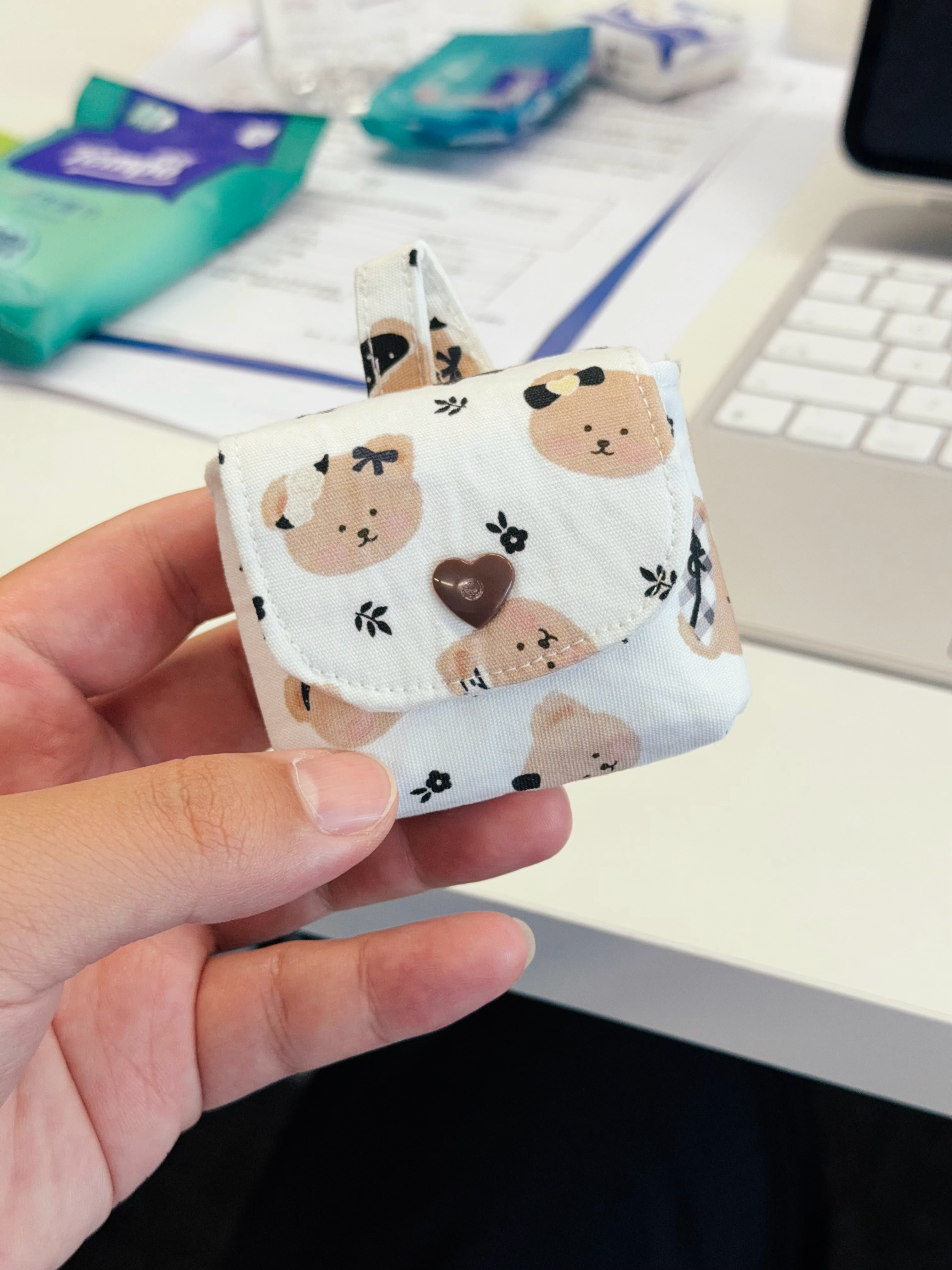 AirPods 耳机壳，已经由我女朋友亲手制作了来夸吧