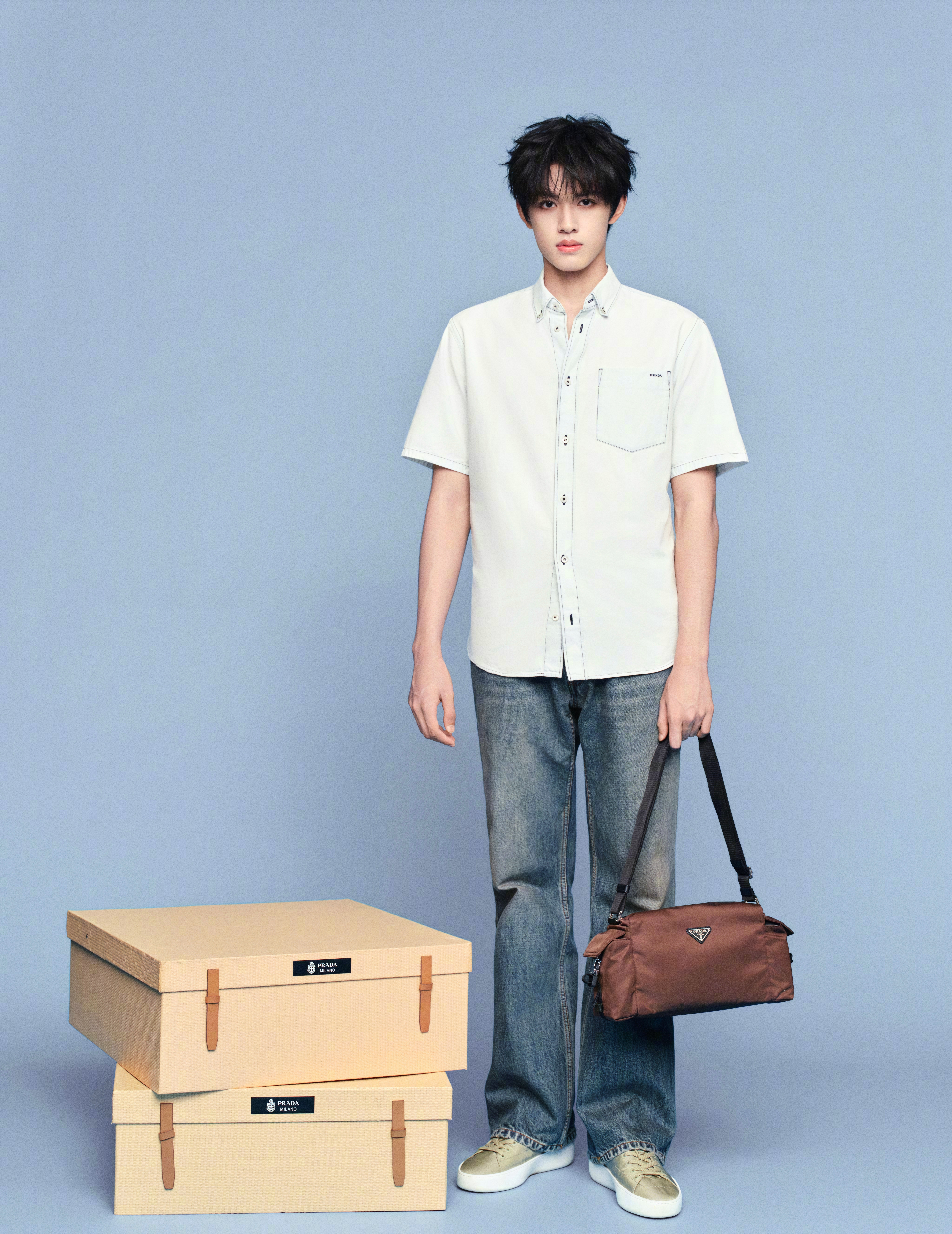 朱志鑫、张泽禹、张极、左航、苏新皓出镜PRADA，演绎Prada 2026“夏天