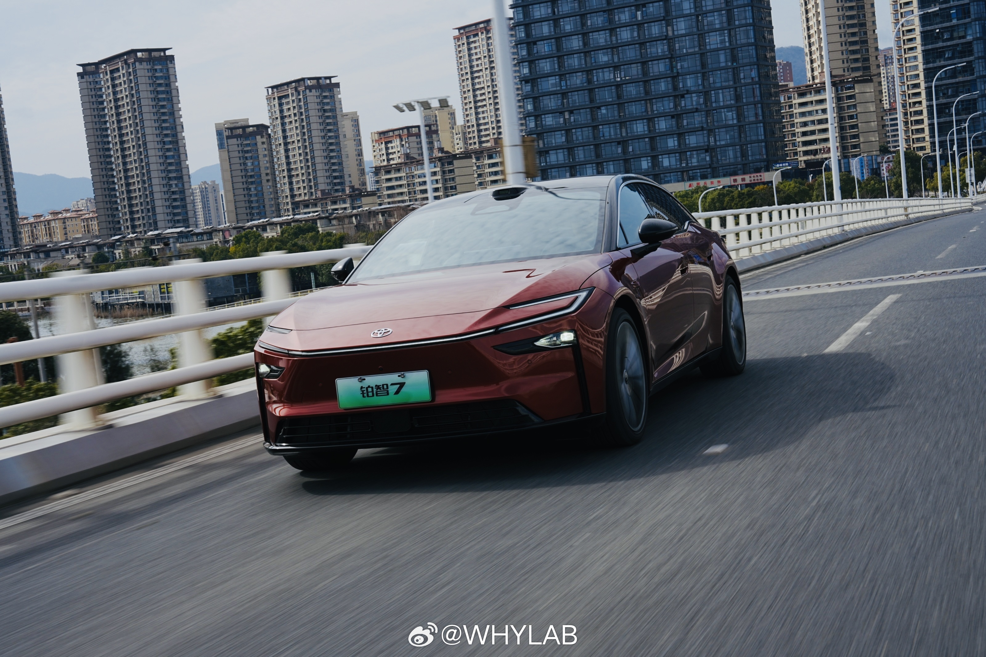 铂智 7 动态首测出炉了，20 万内纯电轿车不只是堆纸面参数了，而是更注重行驶质