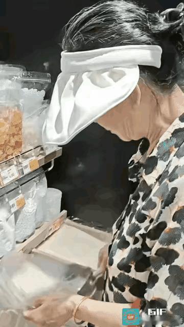 把聪明用在正经地方，现在这些人的手段是越来越高明，为了顺一瓶辣椒酱，真的是花样百