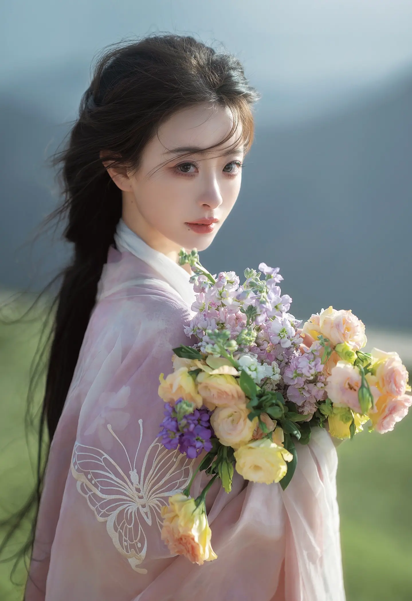 “春天适合拥抱花”