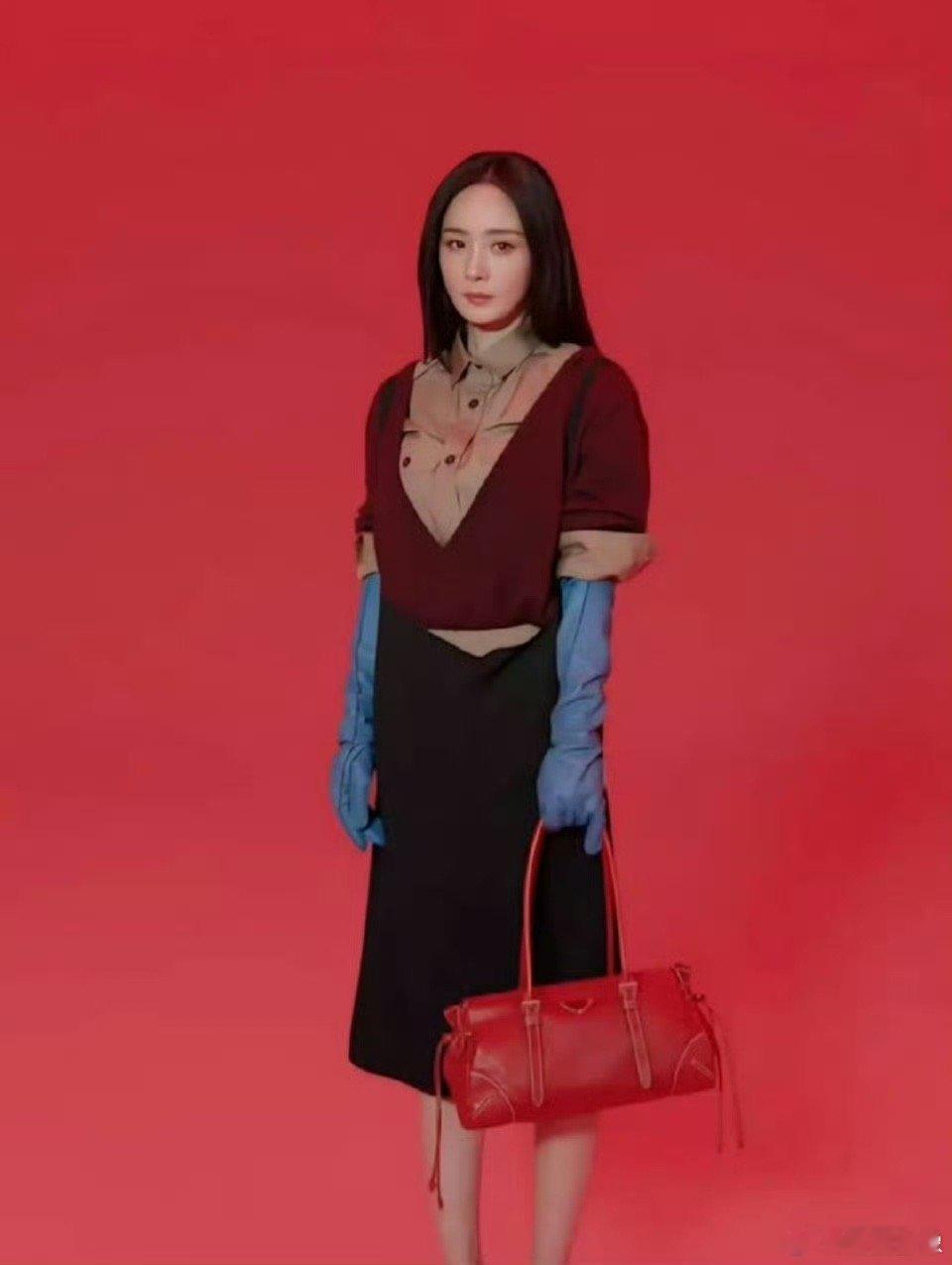 杨幂柳智敏撞衫 连撞两套啊，Prada是故意这样安排的不