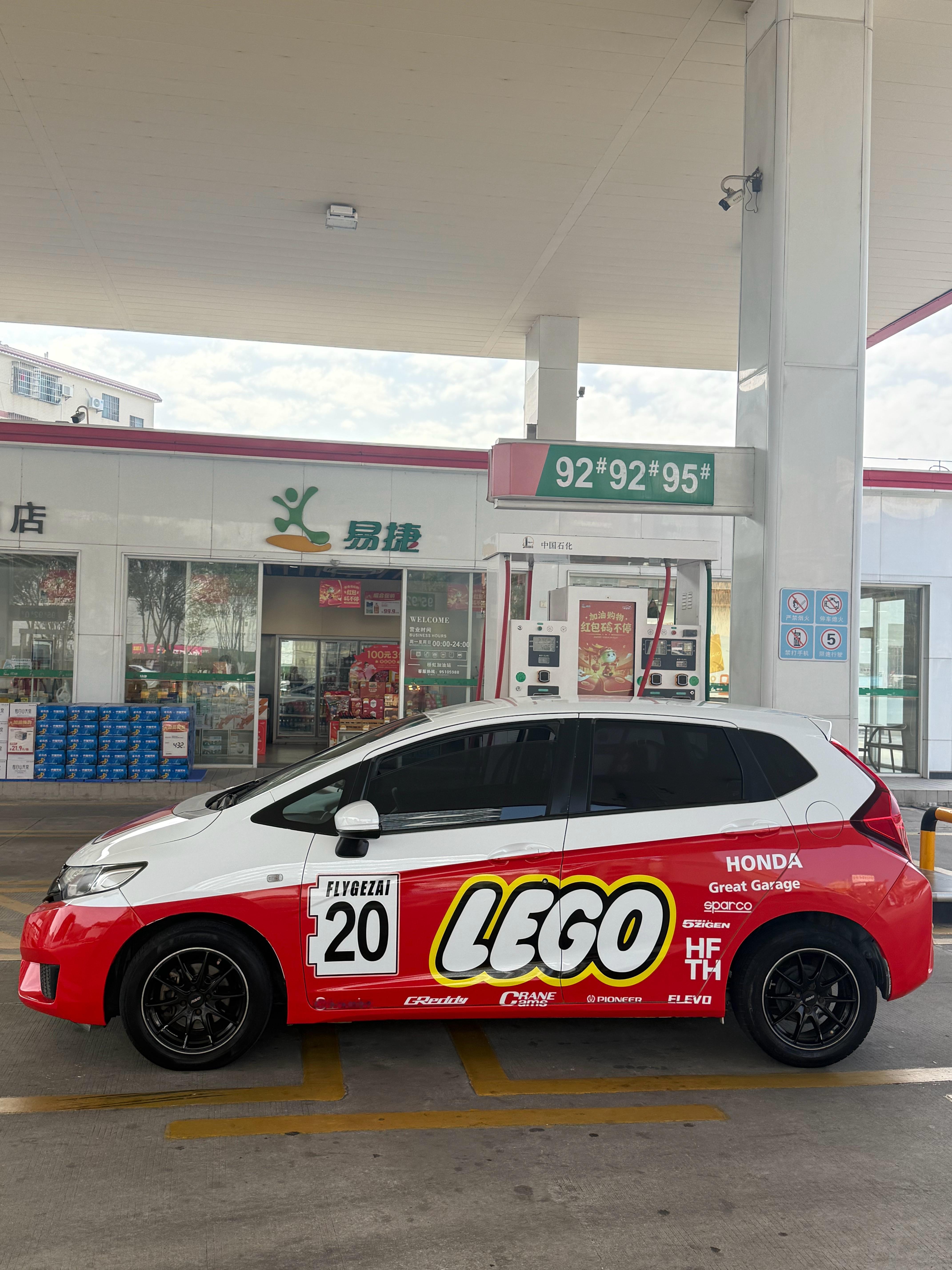 全世界早晨！今天开玩具车