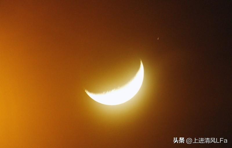 2026年3月12日，巨蟹座运势有喜有忧。综合运势呈温和上升，但内部能量拉扯明显