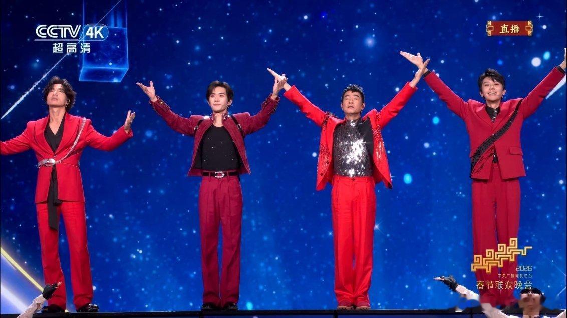 1967年的陈小春1977年的言承旭1983年的罗嘉豪2000年的易烊千玺四人同